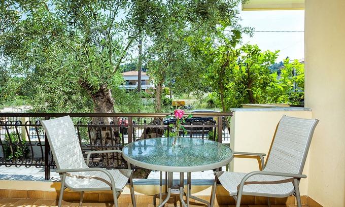 Pefkochori Casa | Lemon Garden Villa