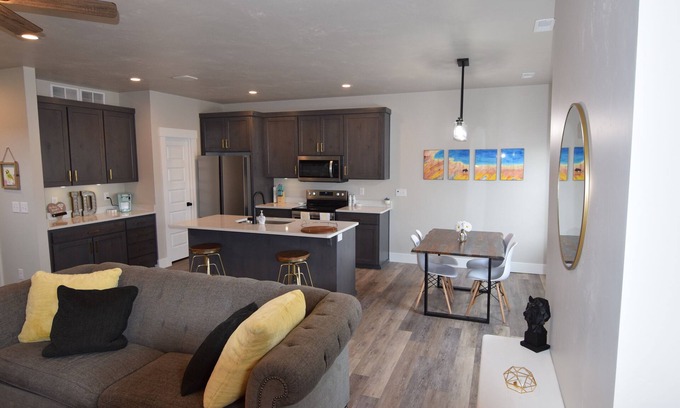 Ammon Casa | Lemon Sunburst - Family Friendly Property