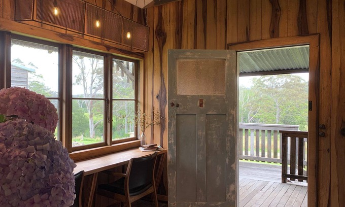 Brooman Cabaña | Lemon Tree Cottage is a beautifully restore cottage from the early 1900's and is completely off grid