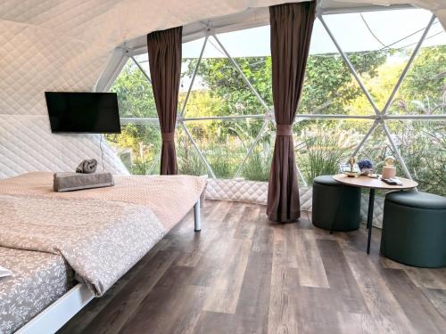 Troizinia Otro | Lemon Tree Dome House