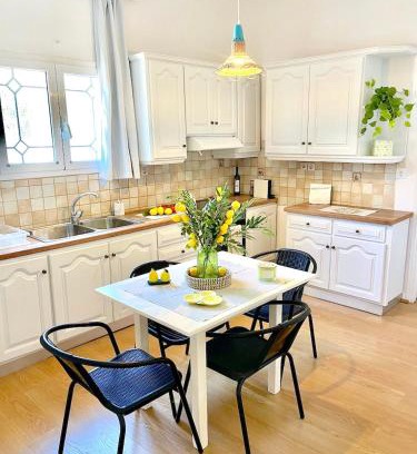 Chrissi Akti Apartamento | Lemon Tree House, Golden Beach