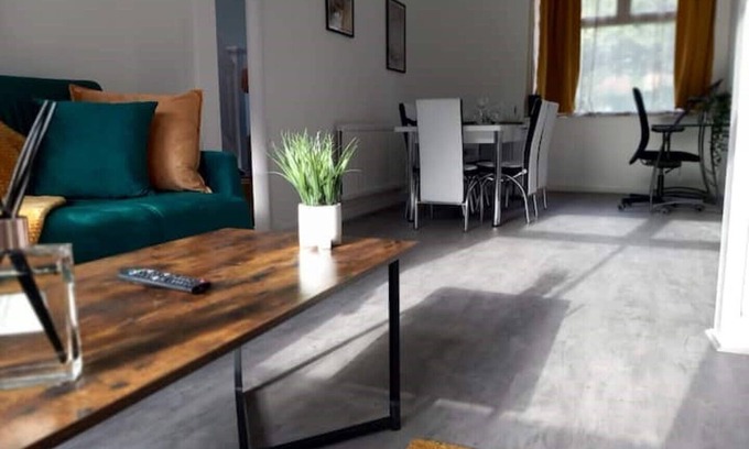Hatfield Casa | Lemsford -contractors Relocators Longstay Discount