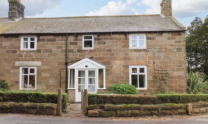 Easington Cabaña | LENA'S LODGE, pet friendly, character holiday cottage in Easington