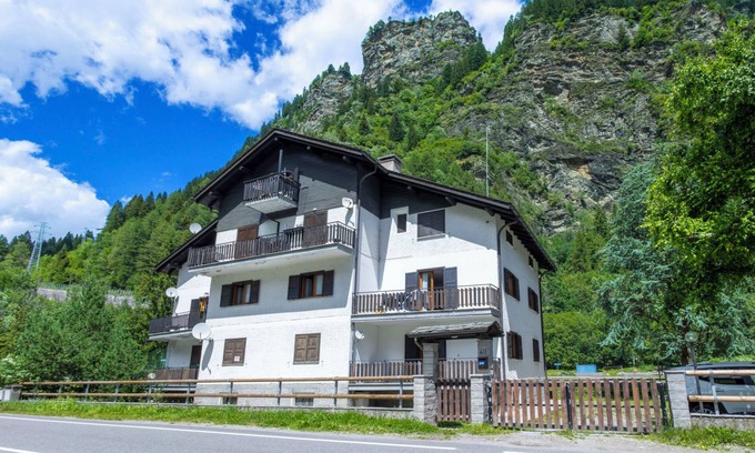 Campodolcino Apartamento | Leonardi Terrace by Interhome
