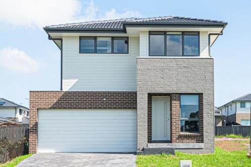 Leppington Casa | Leppington 5Br house near train and shopping