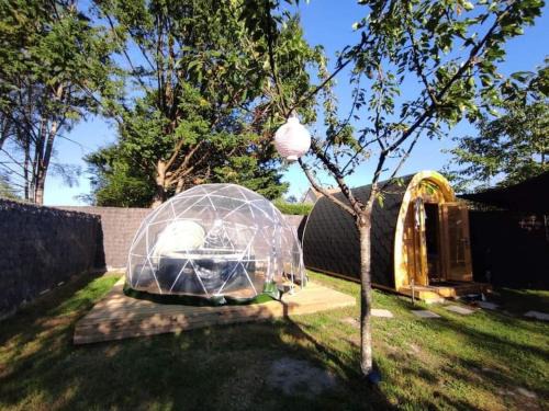 Pruniers-en-Sologne Chalet De Esquí | Les Atypiques de sologne Pod avec spa privatif