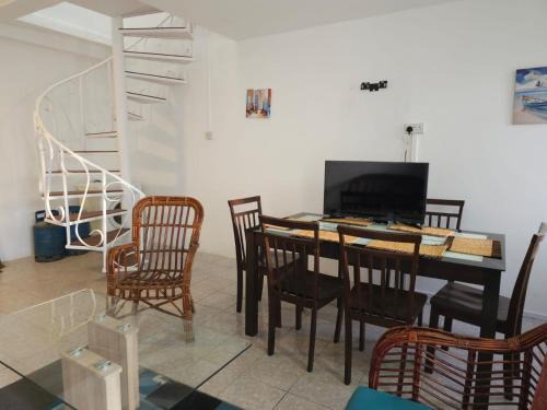 Blue Bay Apartamento | Les Badamiers Seafont Apartment - Blue Bay