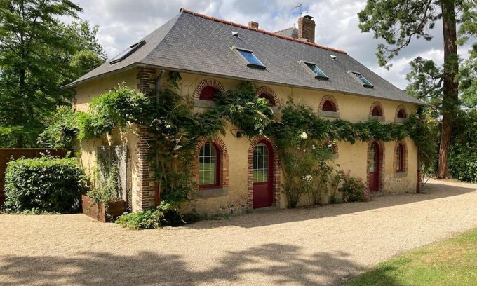 Saint-Ouen-des-Toits Casa | Les Bosquets