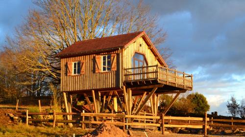 Saint-Sernin-du-Bois Chalet De Esquí | Les cabanes des Fontaines
