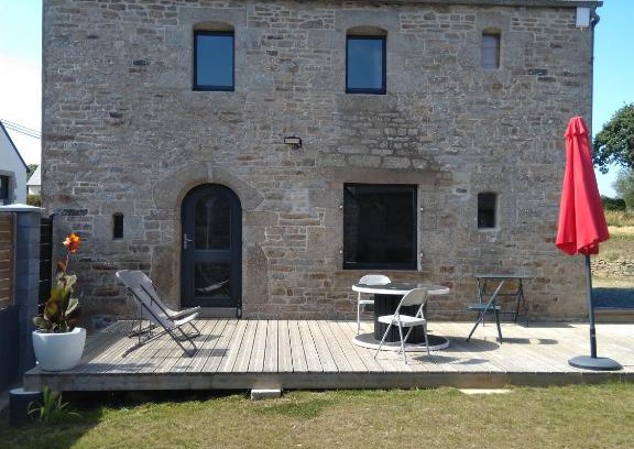 Ploumilliau Casa | Les charmantes pierres percées