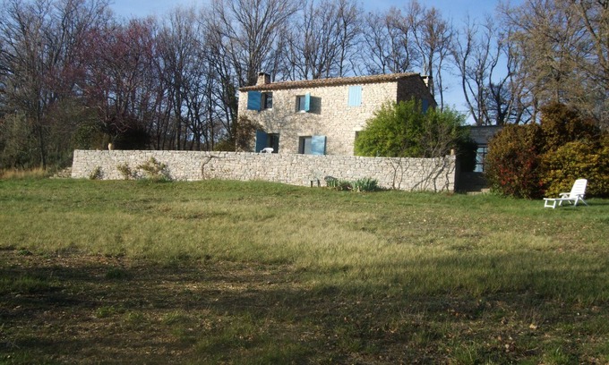 Sainte-Croix-a-Lauze Casa | Les Chênes Blancs, hermosa casa en dos hectáreas, piscina, robledal sombreado