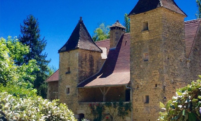 Villefranche-du-Perigord Cabaña | Hermoso espacio, jardines y piscina para relajarse y disfrutar.