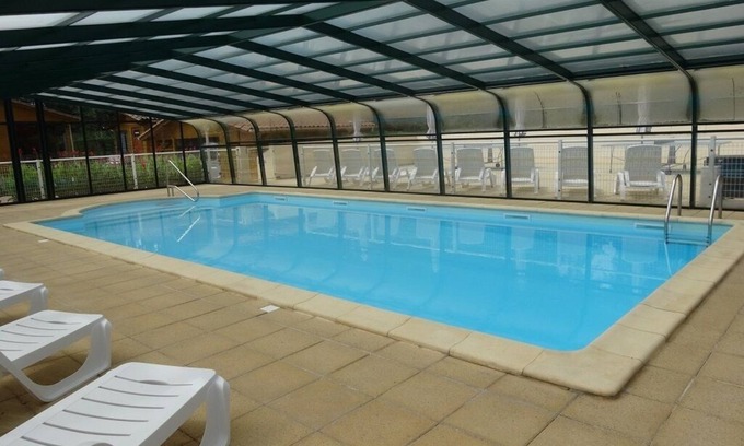 Auriac-du-Perigord Chalet De Esquí | Les gîtes des hauts de vialot heated indoor pool (Les Pins)
