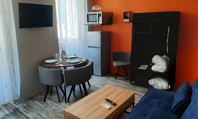 Bourg-Saint-Andeol Apartamento | "Les IRIS" APT 106, T2 COSY, 30 m2, 1 bedroom with TV