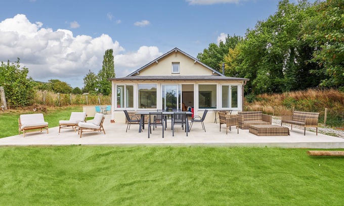 Surville Casa | Les Iris - Seven Bedroom House, Sleeps 15