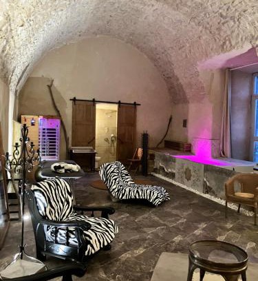 Viviers Cama Y Desayuno | LES JARDINS DE LA CATHÉDRALE chambres d Hôtes gîte de groupe