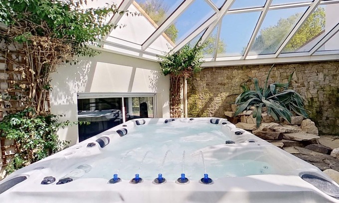 Basse-Goulaine Casa | Les Jardins de la Muse / BnB maison d'hôte, piscine couverte et spa