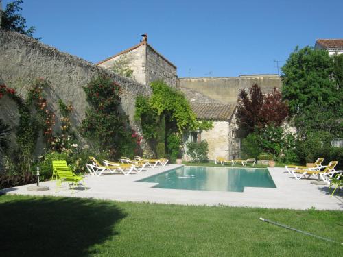 Villeneuve-les-Avignon Cama Y Desayuno | Les Jardins De La Livrée