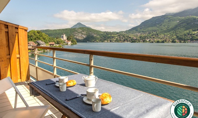 Duingt Apartamento | LES LIBELLULES - STUDIO pieds dans l'eau, plage