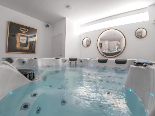 Saumur Apartamento | Les Lys d'Or Appartement avec Jacuzzi