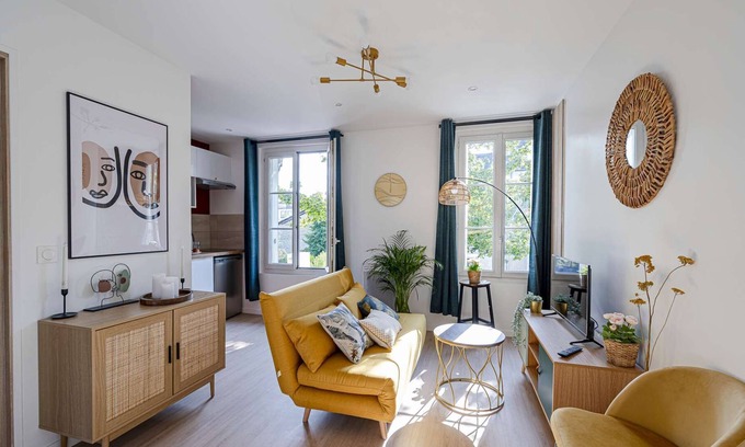 Chatellerault Apartamento | Mahogany Houses / Superb T2 Spicy Love