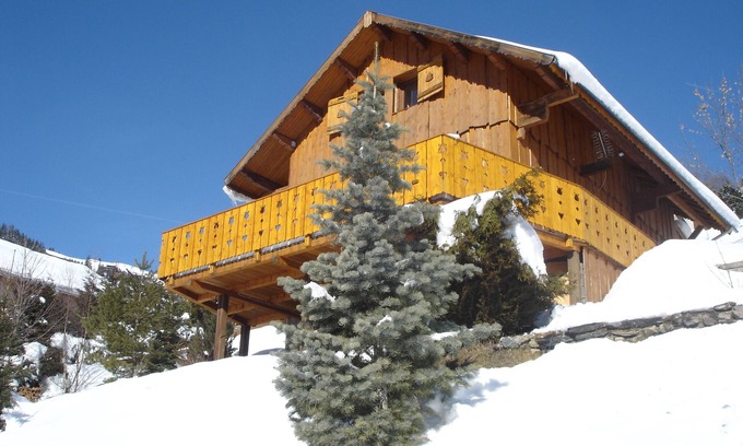 Auris Chalet De Esquí | "Les Marmottes de l'Alpe", chalet familiar con encanto (3 *) con vista panorámica