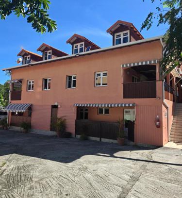 Les Anses-d'Arlets Hotel | Les Monts Arlésien