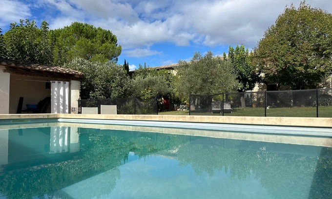 Saint-Hilaire-de-Brethmas Apartamento | La cave, shared pool