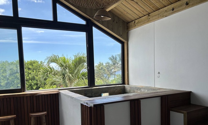 Trois-Bassins Apartamento | LES PALMIERS 1 - appt 4 people in the West with jacuzzi near the beaches