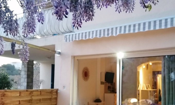La Couronne Apartamento | Les pieds dans l'eau - beach and relaxation in Martigues, just 2 minutes from Marseille".
