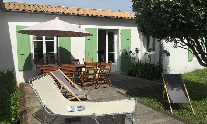 Les Portes-en-Re Villa | Les Portes en ré, bonita villa con jardín en el centro del pueblo.