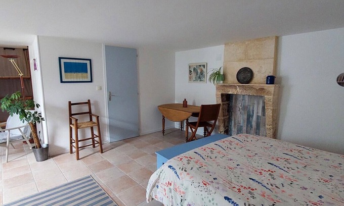 Saint-Romain-de-Benet Cama Y Desayuno | Les Primevères Guest Room – Welcome and Comfort in Saint-Romain-de-Benet