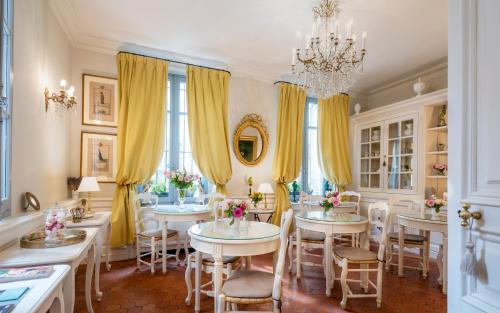 Mazarin Quarter Hotel | Les Quatre Dauphins