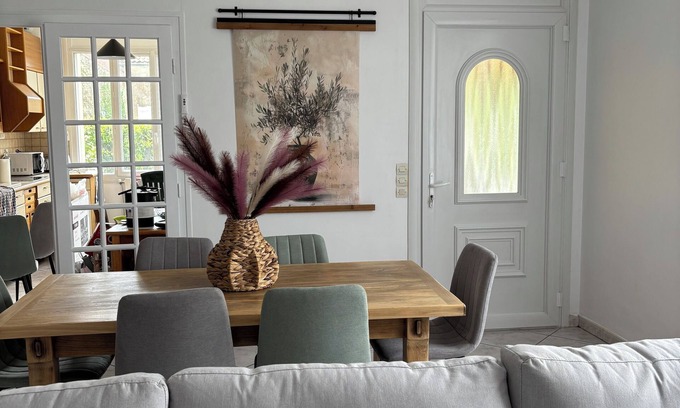 Pere Casa | Les rosiers welcomes you for 8 people Cosy house near La Rochelle