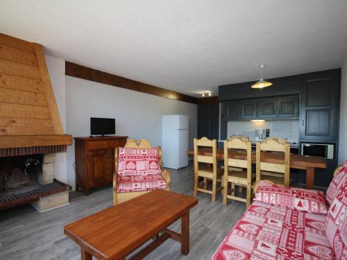 Les Saisies Apartamento | Les Saisies: Grand 2 pièces cabine, 6 pers, cheminée, balcon sud, wifi - FR-1-293-248