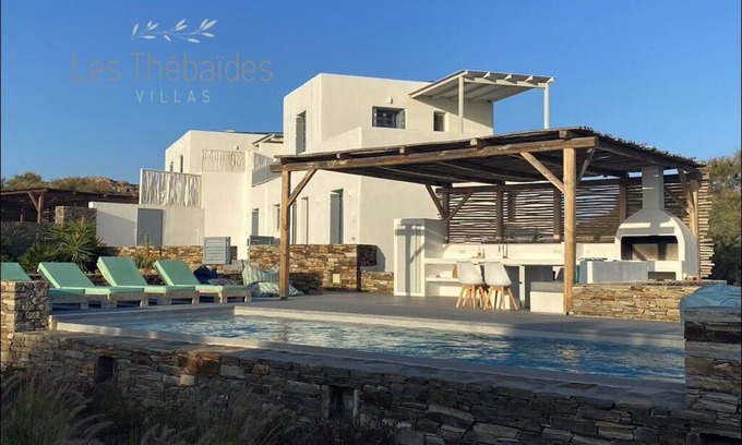 Plaka Villa | Les Thébaïdes 2, Directamente en la Playa de Plaka con Piscina Privada