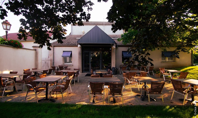 Rochefort-sur-Nenon Hotel | Les Tilleuls