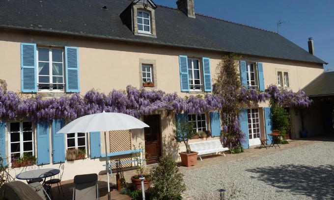 Saint-Martin-des-Entrees Cama Y Desayuno | Les Volets Bleus
