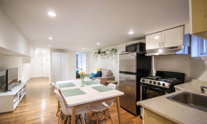 Greenwood - Coxwell Apartamento | Leslieville Cozy & Bright Apt in Trendy Beaches