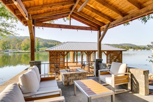 Groveoak Casa | Less Than 1 Mi to Boat Launch Home with Dock in Scottsboro