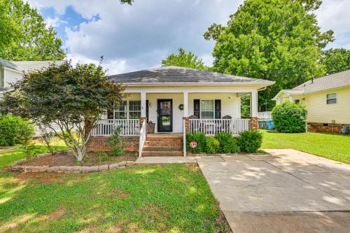 Belmont Historic District Casa | Less Than 1 Mi to River and Downtown Belmont Cozy Cottage