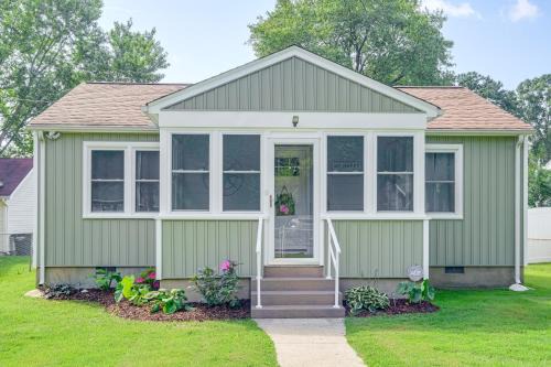 Issue Casa | Less Than 1 Mi to Colonial Beach Coastal Gem with 2 Porches