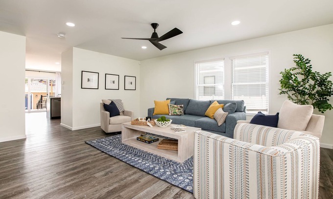 Northeast South Bend Casa | Less than 1 mile to Notre Dame Stadium, Sleeps 10+ w/ huge tailgate-ready yard!
