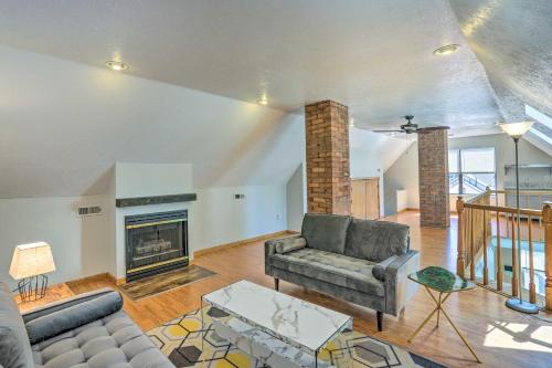 Tremont Apartamento | Less Than 3 Mi to Dtwn Cleveland Apt with Deck and Wet Bar