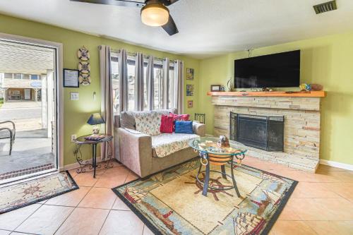 Colington Casa | Less Than half Mi to Beach Access and Pier OBX Getaway