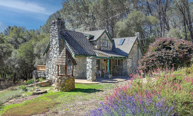 North Auburn Cabina | Lester Cabin 5min to Downtown Auburn 20min to Roseville next to Mountain Biking