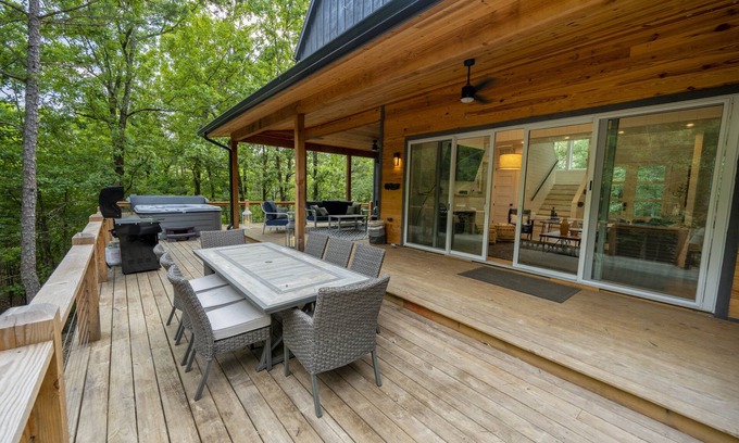 Broken Bow Cabina | Let It Slide – Two Slides Off Deck, Hot Tub, Foosball, Hammocks, Fire Pit