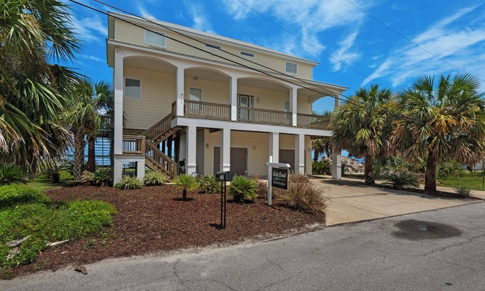 Villa Primera Casa | 🌅 Let's Do Sunset - Dock, Gulf Access, Sunset Deck + Pet Friendly 🐾