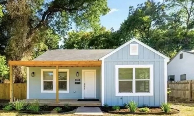 Brookview Casa | Let the light in and shine on your stay!