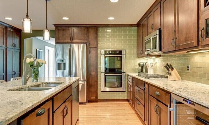Edina Casa | Let Them Eat Cake! n4 bedroom, family and pet friendly house in Edina!